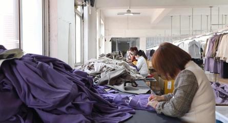 特步服裝加工廠(chǎng)與創(chuàng)業(yè)加盟 開(kāi)啟成功之路的新選擇