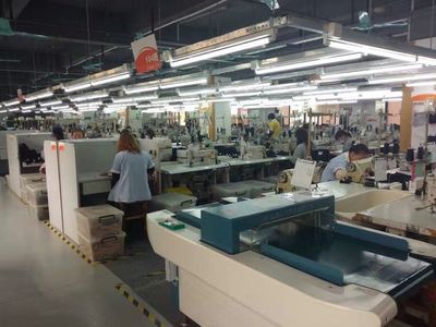 新怡內(nèi)衣入選中國(guó)品牌創(chuàng)新發(fā)展工程，亮相《超越》欄目探索服飾批發(fā)新路徑